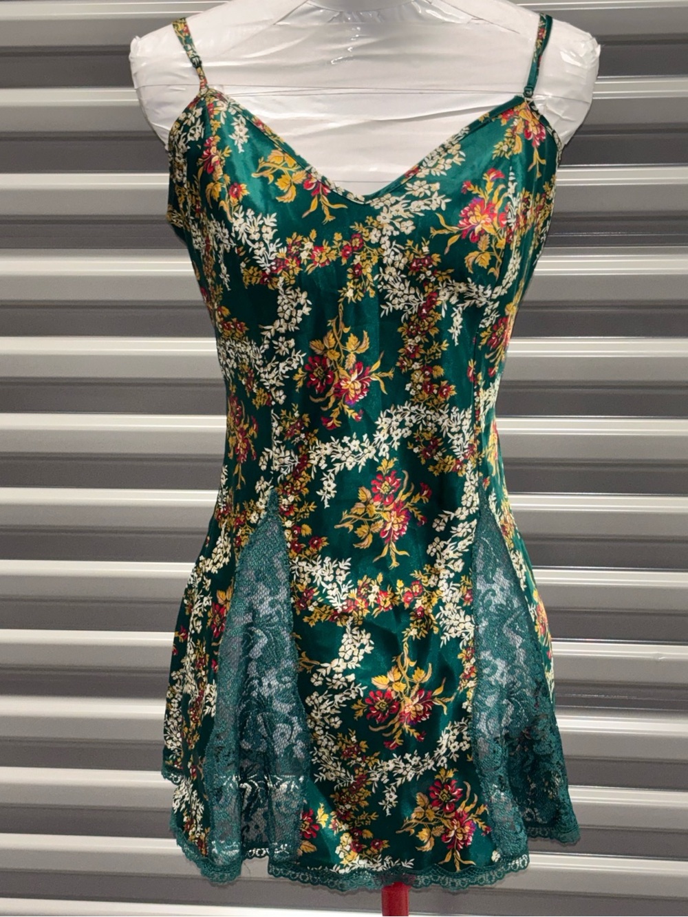 Victoria’s Secret Vintage Gold Lable Floral Lace Panel Cami Night Dress SZ.M